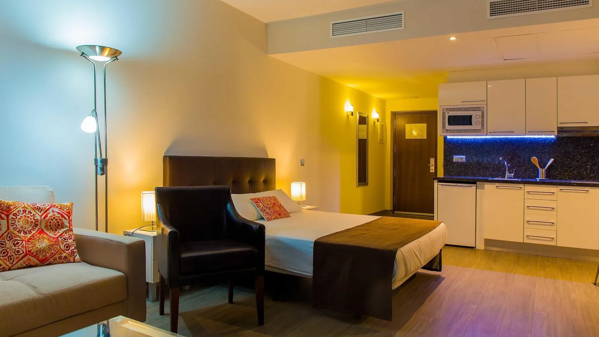 Dimona Suites Torremolinos Apartment