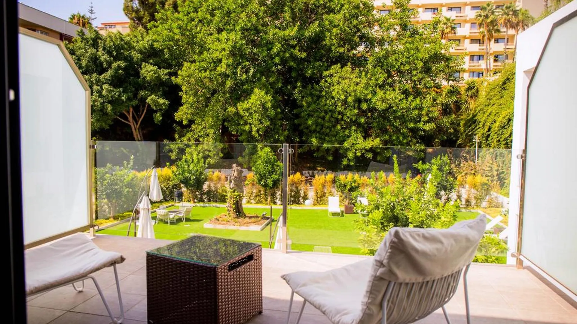 Dimona Suites Торремолинос
