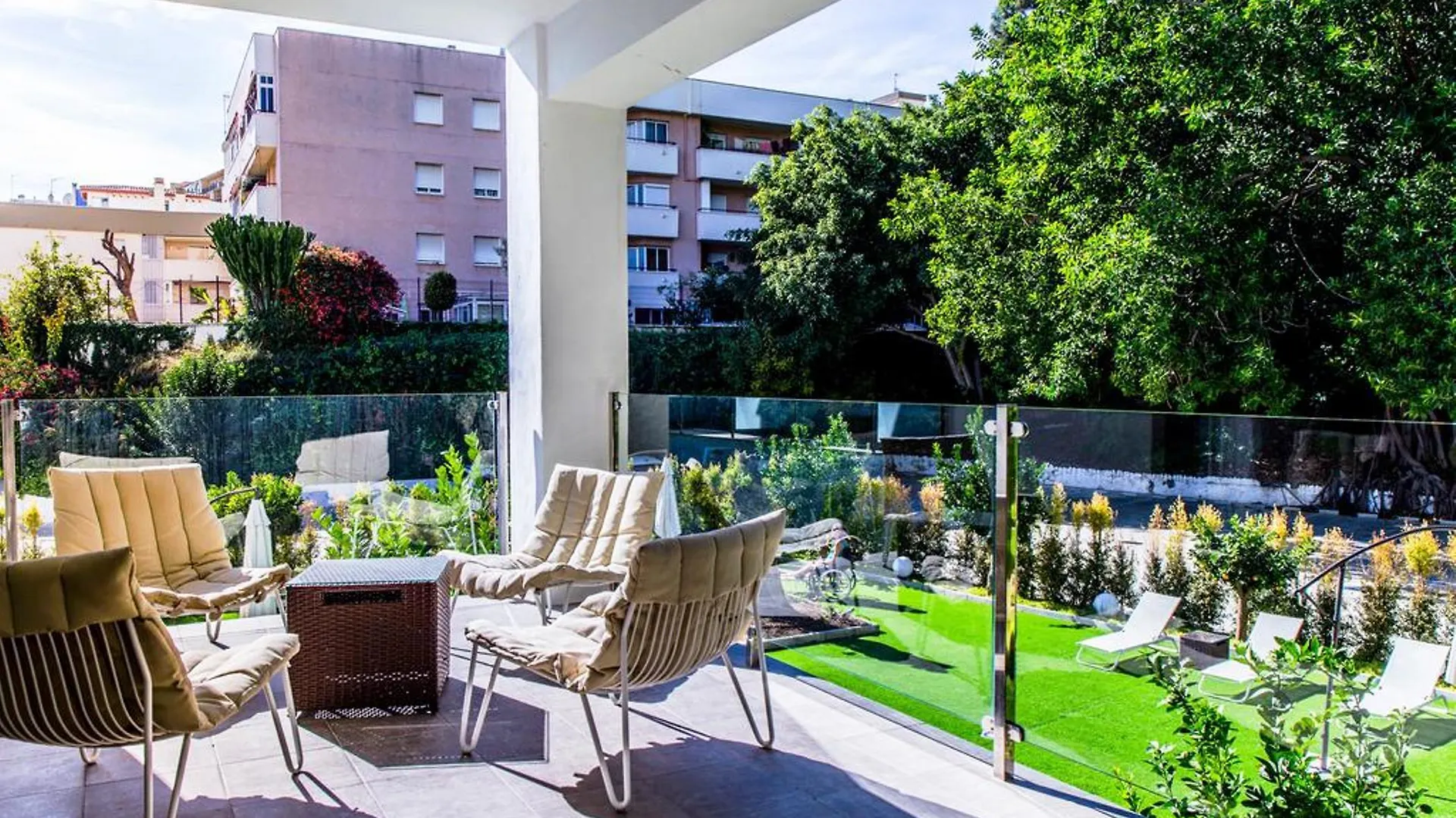 Dimona Suites Торремолинос